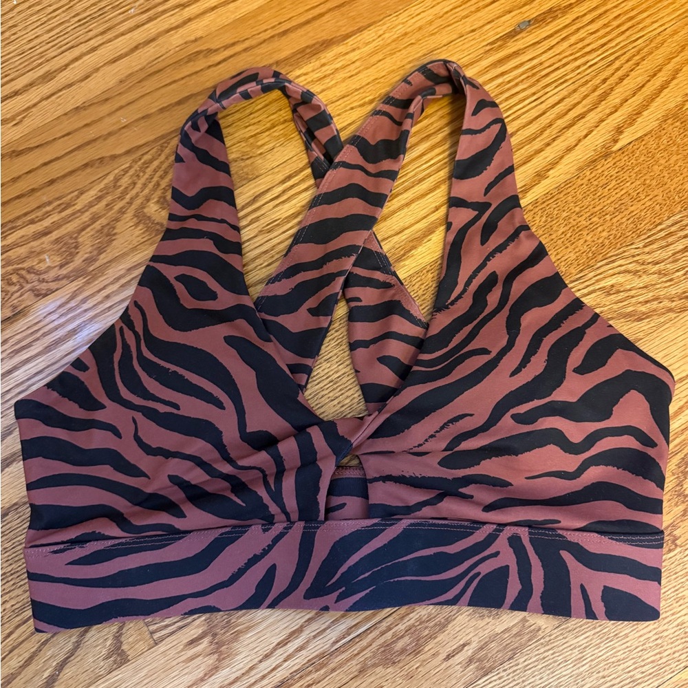 Fabletics Mahogany Zebra Stroke Oasis Leggings & Bra Set, L - Picture 6 of 6